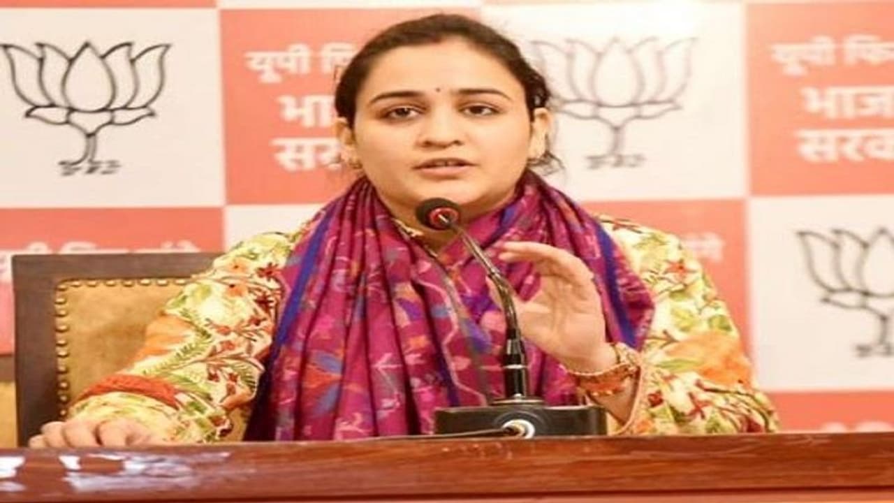 ಮುಲಾಯಂ ಸೊಸೆ ಅಪರ್ಣಾಗೆ ಗಿಫ್ಟ್ ಕೊಡುತ್ತಾ ಬಿಜೆಪಿ? ಮುಲಾಯಂ ಸೊಸೆ ಅಪರ್ಣಾಗೆ ಗಿಫ್ಟ್ ಕೊಡುತ್ತಾ ಬಿಜೆಪಿ?