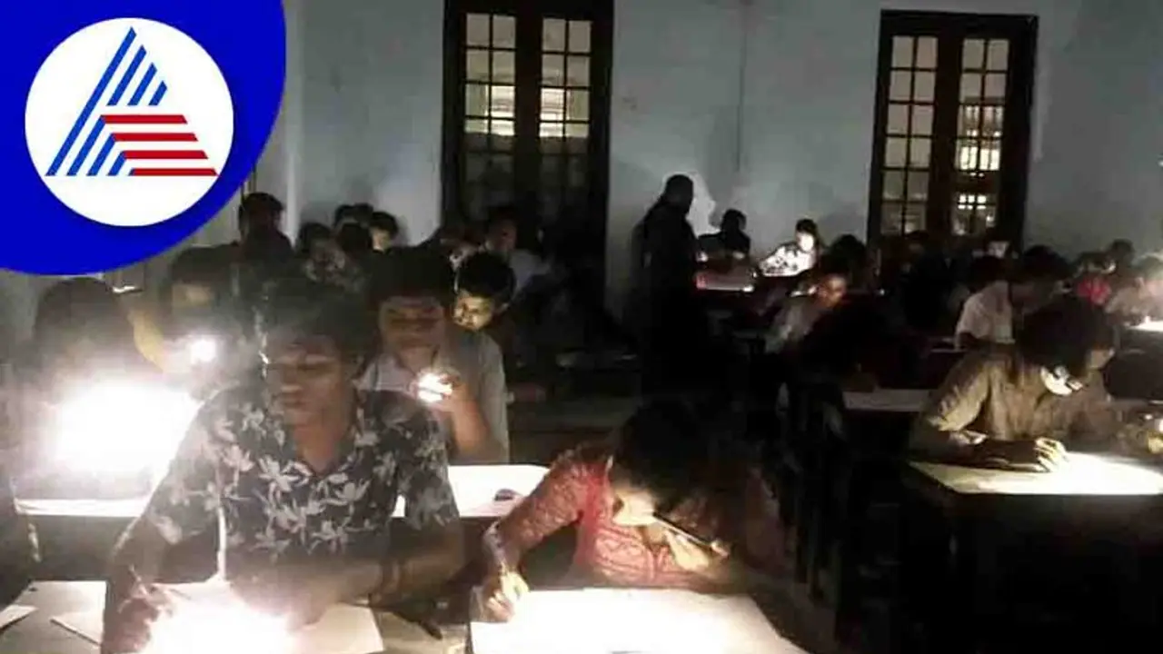 உங்க மொபைல்ல உள்ள Flashlight அ எப்பவாச்சு இப்படி யூஸ் பண்ணீருக்கீங்களா? உங்க மொபைல்ல உள்ள Flashlight அ எப்பவாச்சு இப்படி யூஸ் பண்ணீருக்கீங்களா?