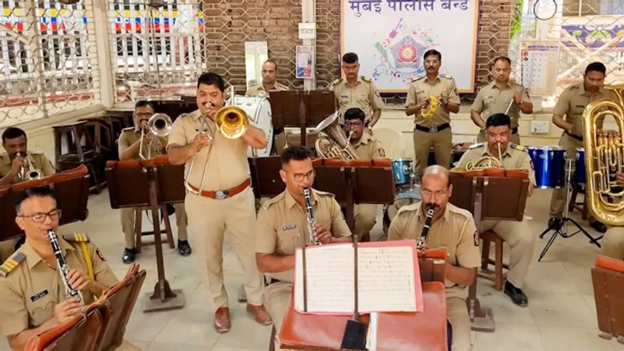 Watch: Mumbai Police band performs a rendition of Egyptian song Ya Mustafa; netizens heart it out