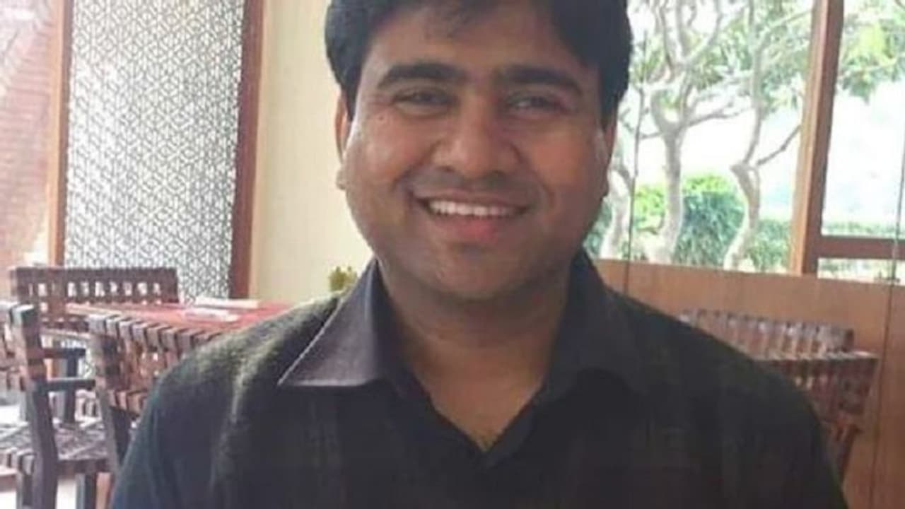 सीएम योगी पर विवादित बयान देना MLA शहजिल को पड़ा भारी, पेट्रोल पंप के बाद अब ईंट भट्ठे पर भी चलेगा बुलडोजर सीएम योगी पर विवादित बयान देना MLA शहजिल को पड़ा भारी, पेट्रोल पंप के बाद अब ईंट भट्ठे पर भी चलेगा बुलडोजर