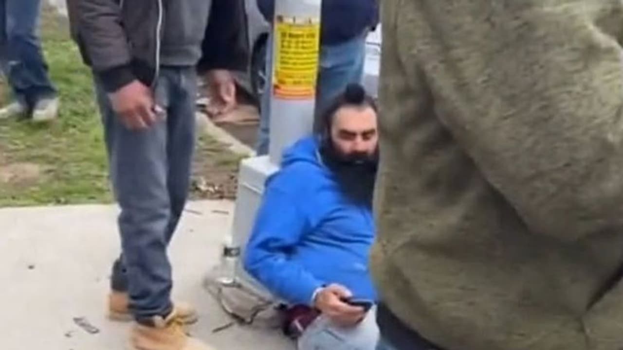 Hate crime: अमेरिका के रिचमंड हिल्स पर 10 दिन में दूसरी बार सिख पर हमला, कहते हैं 'पगड़ीवाले लोग वापस जाओ' Hate crime: अमेरिका के रिचमंड हिल्स पर 10 दिन में दूसरी बार सिख पर हमला, कहते हैं 'पगड़ीवाले लोग वापस जाओ'