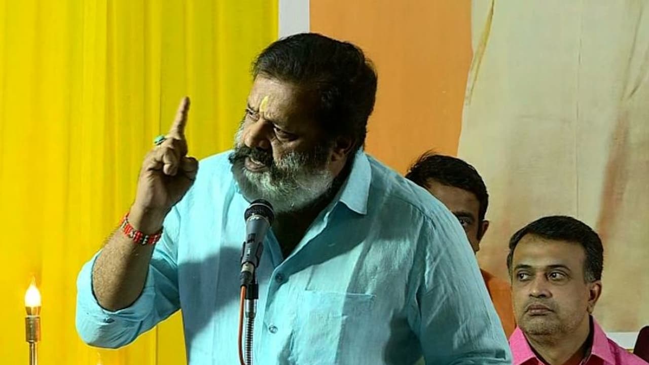 കര്‍ഷകര്‍ക്കെതിരെയുള്ള പരാമര്‍ശം പിന്‍വലിച്ച് മാപ്പ് പറയണം; സുരേഷ് ഗോപിക്കെതിരെ പ്രകടനം