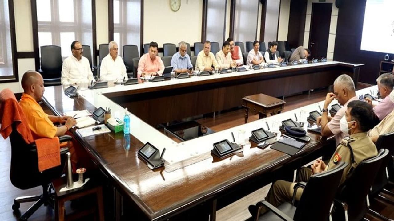 मानकों को पूरा न करने वाले और नियम विरुद्ध संचालित नर्सिंग कॉलेजों पर कसा जाए शिकंजा, सीएम योगी ने दिए निर्देश मानकों को पूरा न करने वाले और नियम विरुद्ध संचालित नर्सिंग कॉलेजों पर कसा जाए शिकंजा, सीएम योगी ने दिए निर्देश