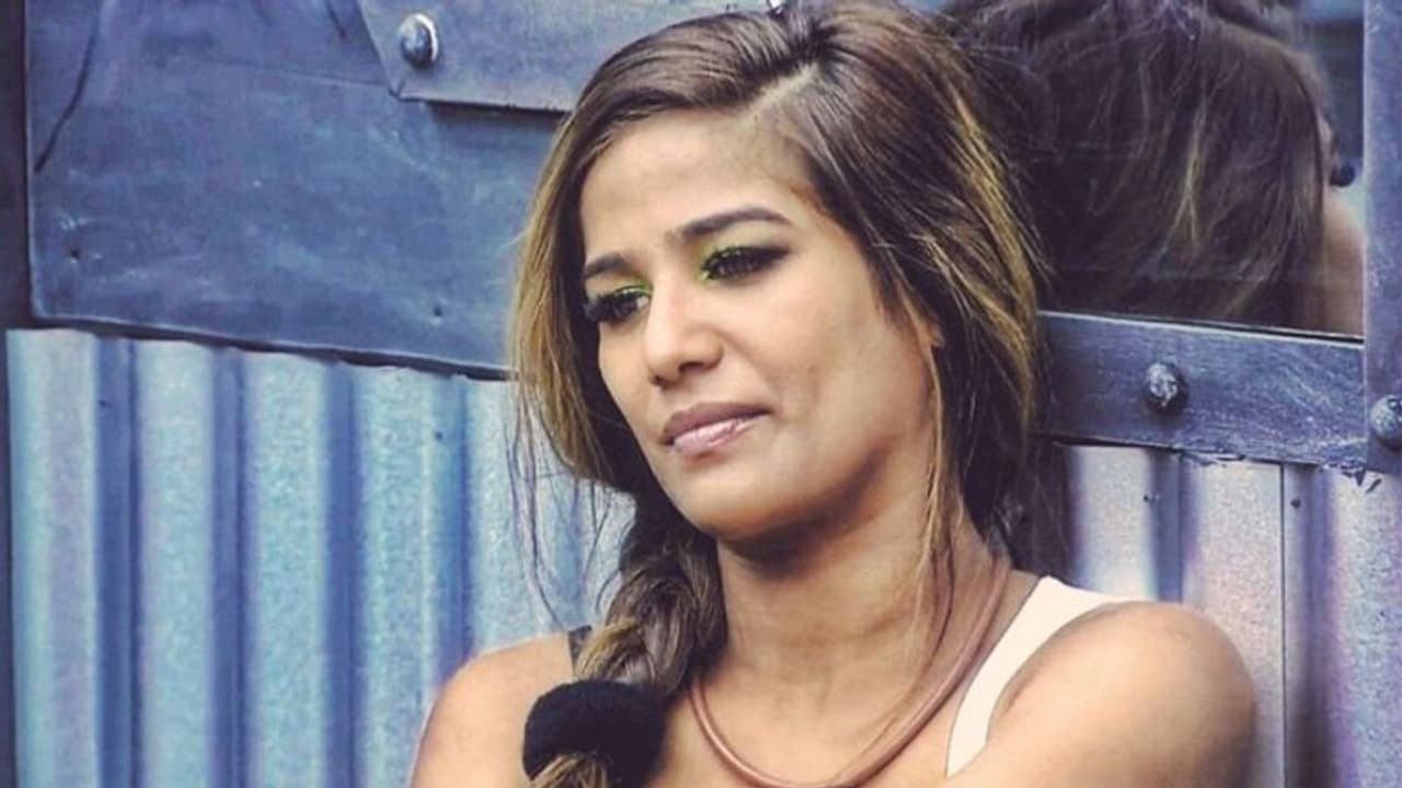 Lockupp में पूनम पांडे ने की इस कंटेस्टेंट की बेइज्जती, जेल से बाहर आने के बाद एक्टर ने यूं दिया करारा जवाब Lockupp में पूनम पांडे ने की इस कंटेस्टेंट की बेइज्जती, जेल से बाहर आने के बाद एक्टर ने यूं दिया करारा जवाब