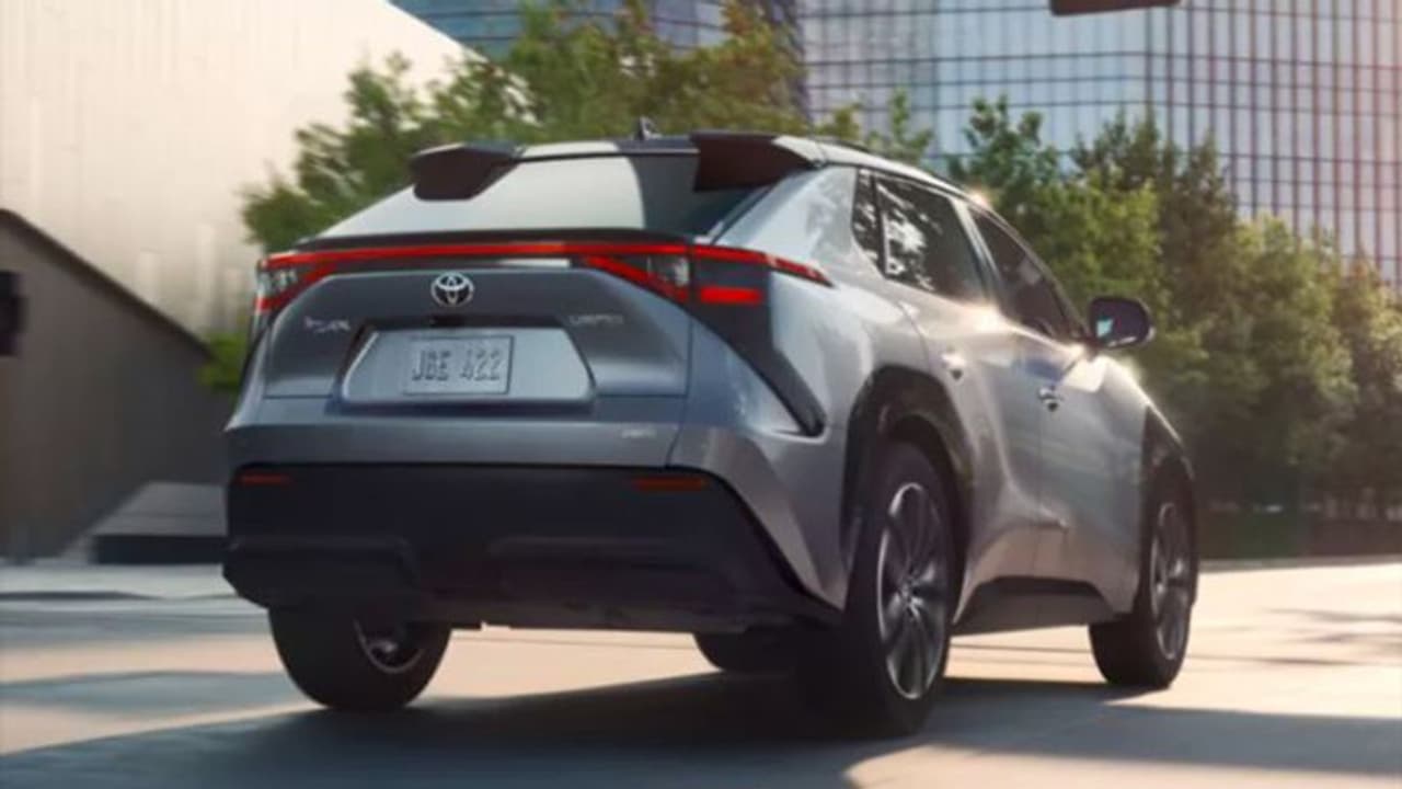 എല്ലാം ശരിയാകുമെന്ന് ഇന്നോവ മുതലാളി, വരുന്നത് 1000 കിമി വരെ നിര്ത്താതെ ഓടുന്ന കാറുകള്! എല്ലാം ശരിയാകുമെന്ന് ഇന്നോവ മുതലാളി, വരുന്നത് 1000 കിമി വരെ നിര്ത്താതെ ഓടുന്ന കാറുകള്!