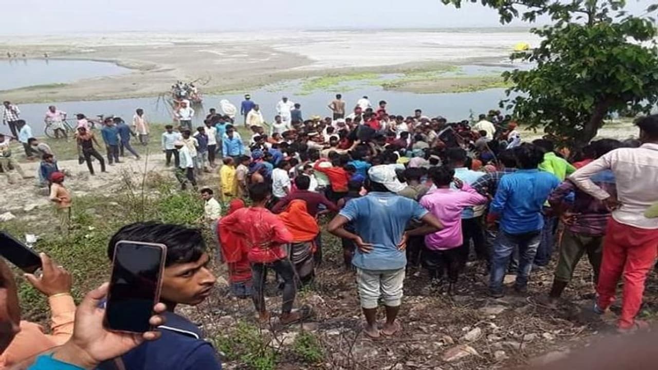 कुशीनगर हादसा: खेत की कटाई के लिए जा रहे थे लोग, नाव में छेद होने के बाद भरने लगा पानी और डूब गए सभी 
