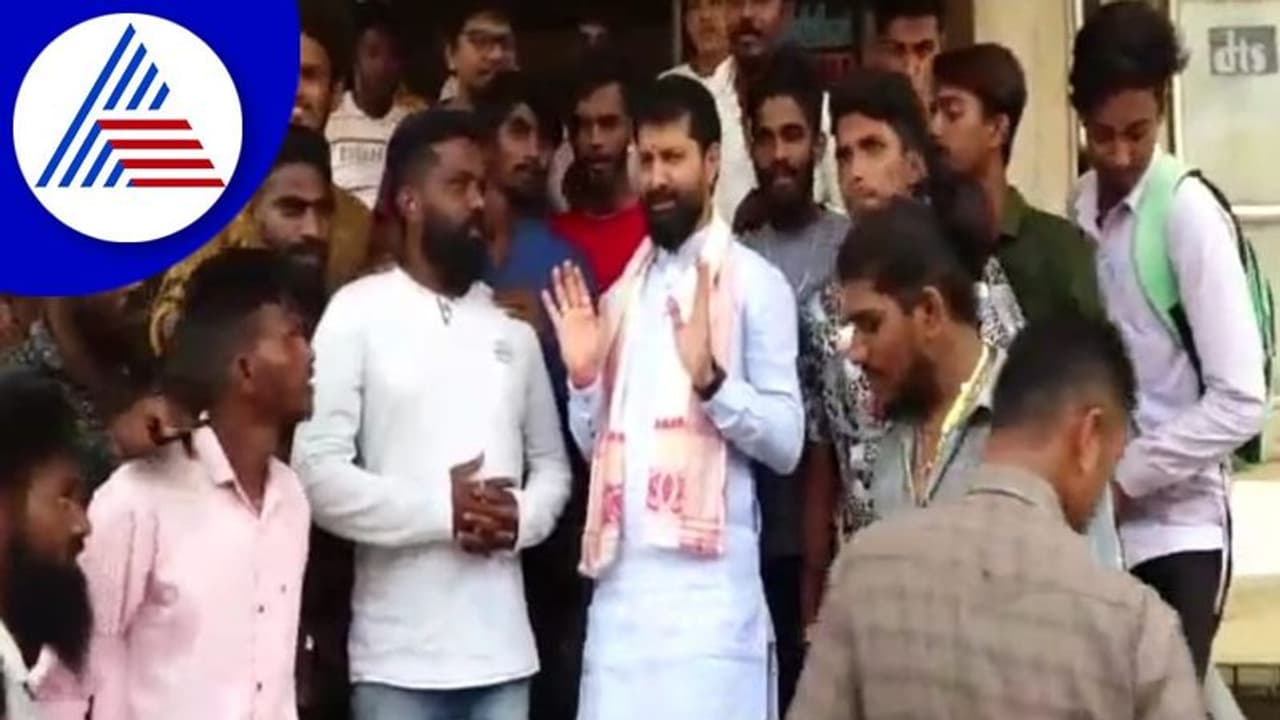 KGF 2 ಬಿಡುಗಡೆಗೆ ಆಗ್ರಹಿಸಿ ಯಶ್‌ ಅಭಿಮಾನಿಗಳ ಪ್ರತಿಭಟನೆ: ಸಮಾಧಾನ ಮಾಡಿದ ಸಿ.ಟಿ.ರವಿ