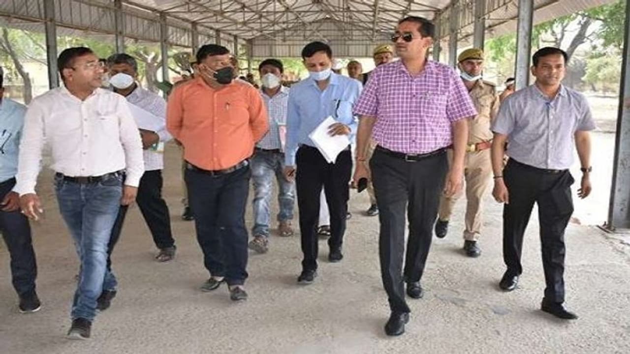 बुलंदशहर जिलाधिकारी ने किया सरकारी गेहूं खरीद केंद्रों का किया औचक निरीक्षण, व्यवस्थाओं का लिया जायजा बुलंदशहर जिलाधिकारी ने किया सरकारी गेहूं खरीद केंद्रों का किया औचक निरीक्षण, व्यवस्थाओं का लिया जायजा