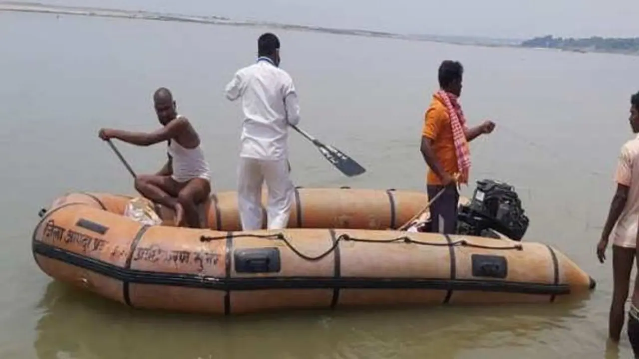 बिहार के मुंगेर में बड़ा हादसा: देखते ही देखते गंगा में समा गए 7 दोस्त, दो की मौत, एक का दूर दूर तक पता नहीं