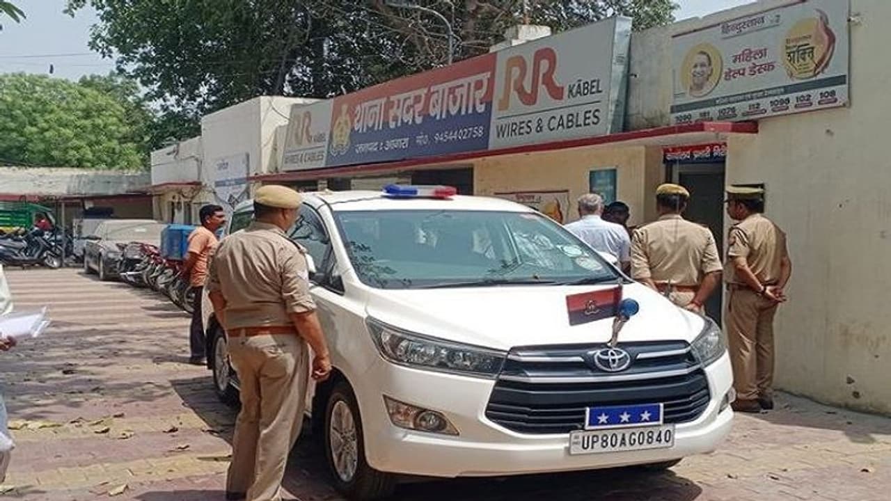 दिनदहाड़े 11वीं की छात्रा को अगवा कर ले गए बाइक सवार, घायल ताऊ ने बताया पूरा घटनाक्रम दिनदहाड़े 11वीं की छात्रा को अगवा कर ले गए बाइक सवार, घायल ताऊ ने बताया पूरा घटनाक्रम