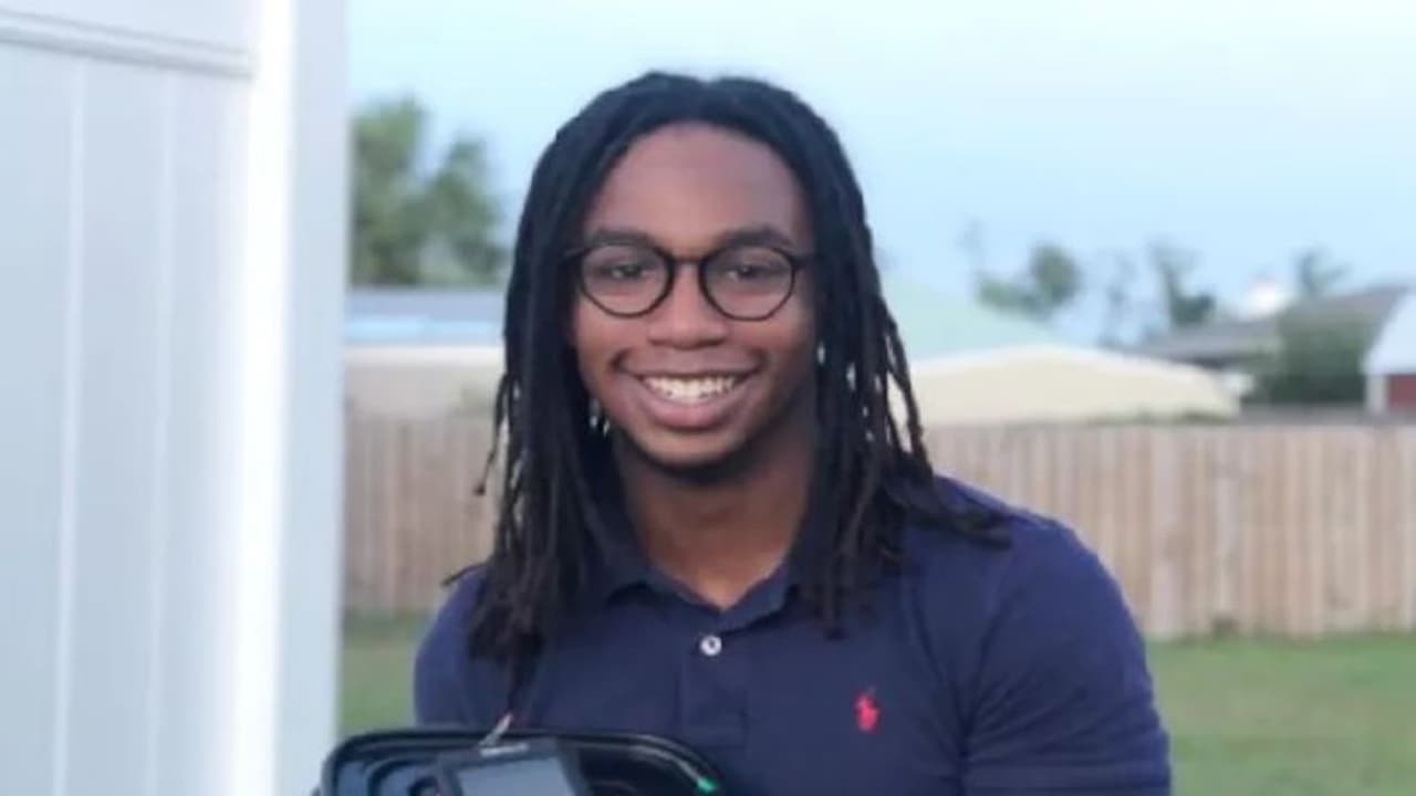 इस अमेरिकी छात्र को एडमिशन देने के लिए 27 कॉलेजों में मची होड़, पढ़ने के बदले मिल रहा करोड़ों का ऑफर इस अमेरिकी छात्र को एडमिशन देने के लिए 27 कॉलेजों में मची होड़, पढ़ने के बदले मिल रहा करोड़ों का ऑफर