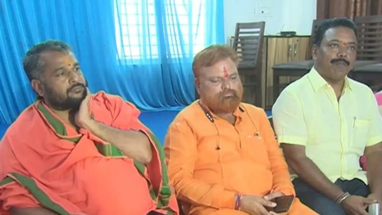 Suicide Case: ಈಶ್ವರಪ್ಪ ಅಂಥವರಲ್ಲ.. ಅಂಥವರಲ್ಲ..: ಮಖಣಾಪೂರ ಸ್ವಾಮೀಜಿ Suicide Case: ಈಶ್ವರಪ್ಪ ಅಂಥವರಲ್ಲ.. ಅಂಥವರಲ್ಲ..: ಮಖಣಾಪೂರ ಸ್ವಾಮೀಜಿ