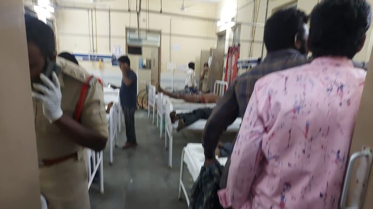 ప.గో. ఫోరస్ కెమికల్ ఫ్యాక్టరీలో ప్రమాదం: ఫ్యాక్టరీని మూసివేయాలని స్థానికుల ఆందోళన