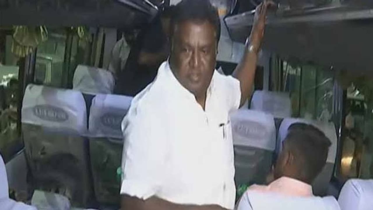 ஆம்னி பேருந்துகளில் கூடுதல் கட்டணம் வசூல்.. அதிரடியாக களத்தில் இறங்கிய அமைச்சர் சிவசங்கர்.!