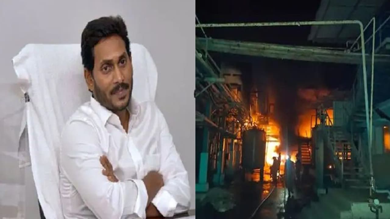 ఏలూరు అగ్నిప్రమాదంపై సీఎం జగన్ దిగ్భ్రాంతి.. మృతుల కుటుంబాలకు రూ. 25 లక్షల చొప్పున పరిహారం ఏలూరు అగ్నిప్రమాదంపై సీఎం జగన్ దిగ్భ్రాంతి.. మృతుల కుటుంబాలకు రూ. 25 లక్షల చొప్పున పరిహారం