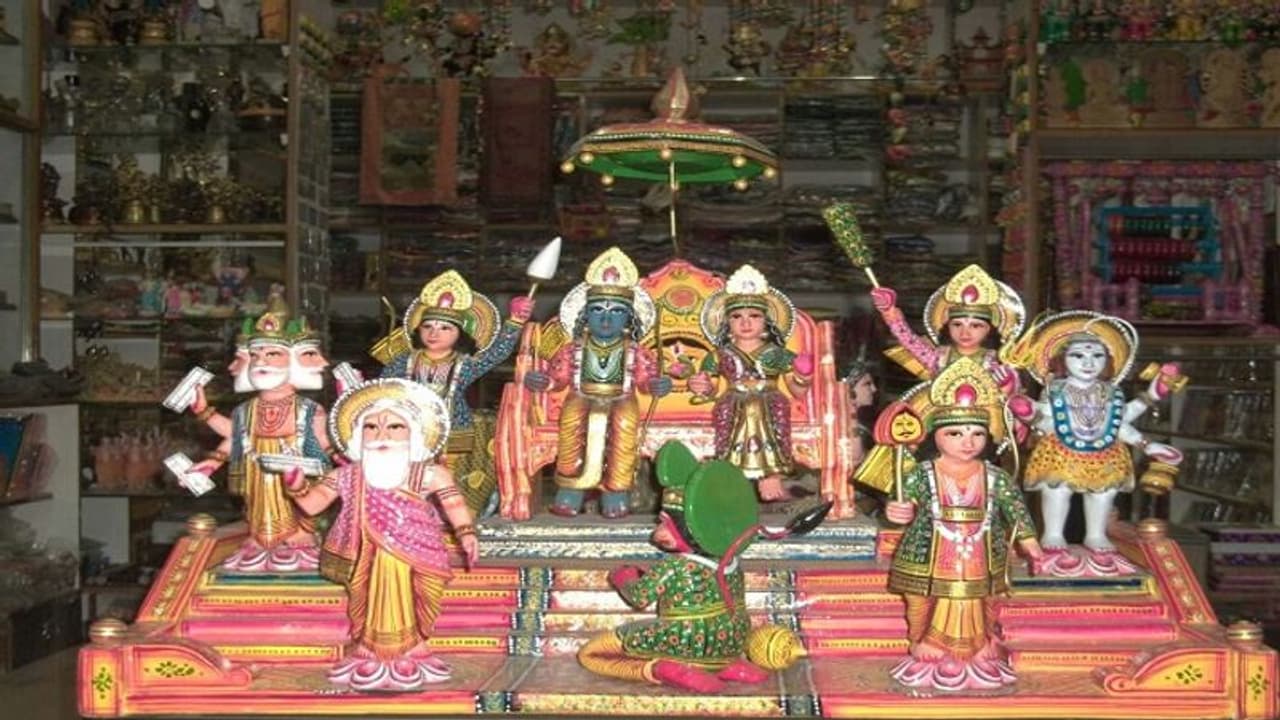 Inside Story: बाबा विश्वनाथ की नगरी काशी में लकड़ी पर उकेरी 'राम दरबार' की पूरे देश में बढ़ी मांग, जानिए वजह Inside Story: बाबा विश्वनाथ की नगरी काशी में लकड़ी पर उकेरी 'राम दरबार' की पूरे देश में बढ़ी मांग, जानिए वजह