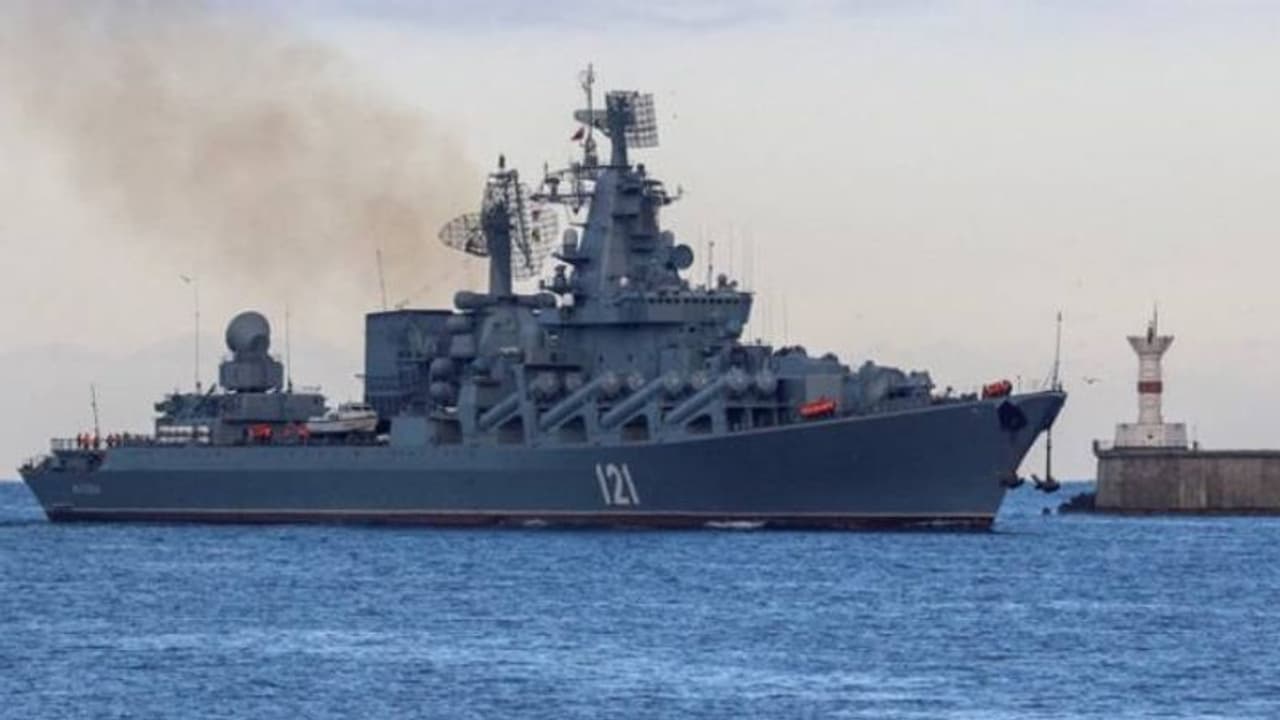 பற்றி எரியும் தீ... 500 பேர் வெளியேற்றம்... ரஷ்ய போர்க்கப்பலை துவம்சம் செய்த உக்ரைன்...! பற்றி எரியும் தீ... 500 பேர் வெளியேற்றம்... ரஷ்ய போர்க்கப்பலை துவம்சம் செய்த உக்ரைன்...!