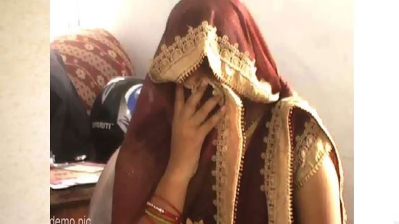 राजस्थान में इंसानियत शर्मसार:मालकिन का नहाते बनाया Video, रोज करता रेप, 8 लाख भी लिए, फिर जो किया उससे टूट गई राजस्थान में इंसानियत शर्मसार:मालकिन का नहाते बनाया Video, रोज करता रेप, 8 लाख भी लिए, फिर जो किया उससे टूट गई