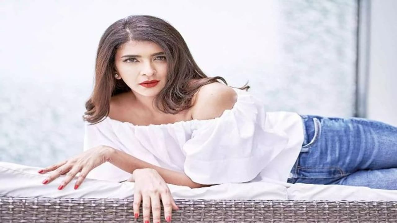 వింత ఛాలెంజ్ స్టార్ట్ చేసిన మంచు లక్ష్మీ.. అస్సలు ఆలస్యం చెయ్యొద్దంటున్న స్టార్ వింత ఛాలెంజ్ స్టార్ట్ చేసిన మంచు లక్ష్మీ.. అస్సలు ఆలస్యం చెయ్యొద్దంటున్న స్టార్