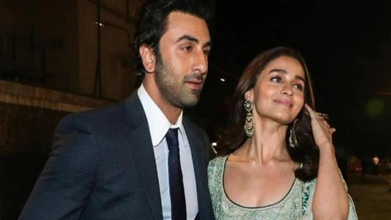 इस दिन होगा RK हाउस में आलिया रणबीर कपूर का रिसेप्शन, सामने आई गेस्ट लिस्ट इस दिन होगा RK हाउस में आलिया रणबीर कपूर का रिसेप्शन, सामने आई गेस्ट लिस्ट