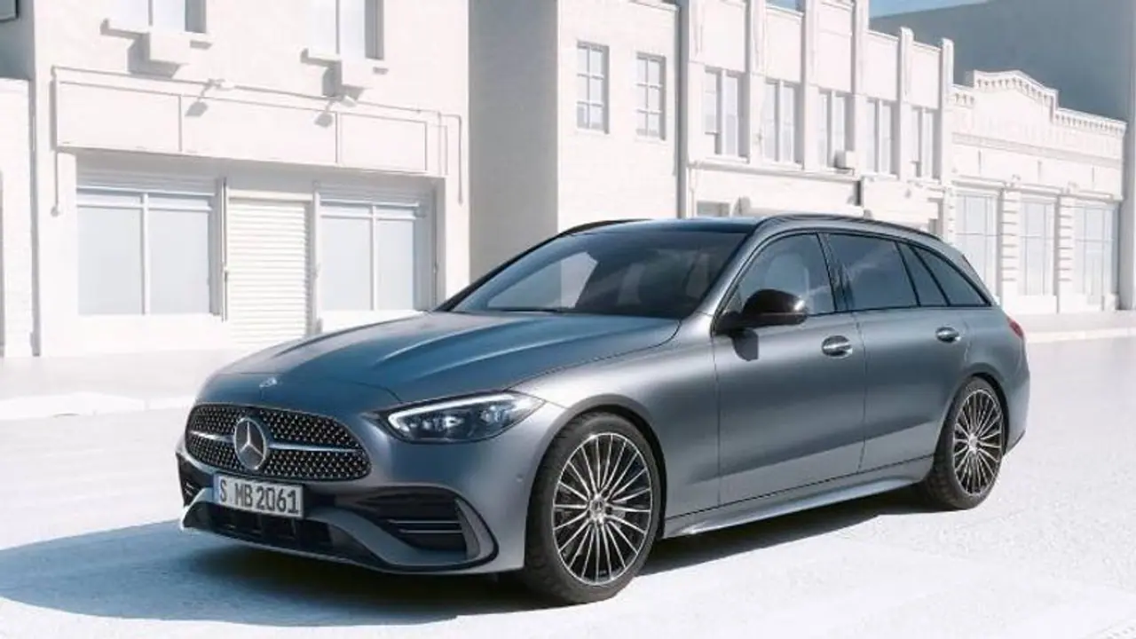 ಮೊದಲ ಉದ್ಯೋಗಿಗೆ ಮರ್ಸಿಡಿಸ್ ಬೆಂಜ್ ಕಾರು ಗಿಫ್ಟ್ ನೀಡಿದ ಕೇರಳದ ಐಟಿ ಕಂಪನಿ!