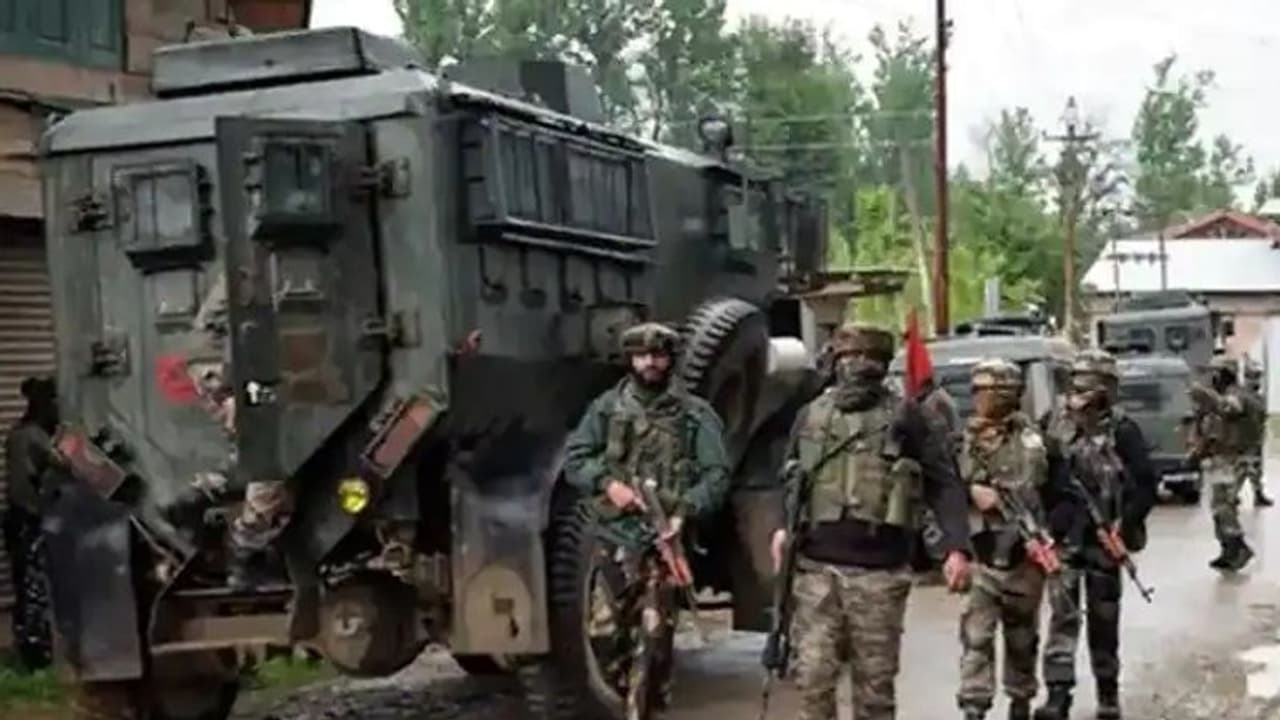 Terror Attack ಜಮ್ಮು ಕಾಶ್ಮೀರದಲ್ಲಿ ಮತ್ತೆ ಪಂಡಿತರ ಮೇಲೆ ದಾಳಿ, ಉಗ್ರರ ಗುಂಡಿಗೆ ಪಂಡಿತ್ ಬಲಿ! Terror Attack ಜಮ್ಮು ಕಾಶ್ಮೀರದಲ್ಲಿ ಮತ್ತೆ ಪಂಡಿತರ ಮೇಲೆ ದಾಳಿ, ಉಗ್ರರ ಗುಂಡಿಗೆ ಪಂಡಿತ್ ಬಲಿ!