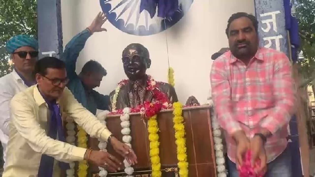 सीएम अशोक गहलोत को पता है 10 सीटें ही आएगी, इसलिए पार्टी खत्म करने में जुटे हैं: बेनिवाल सीएम अशोक गहलोत को पता है 10 सीटें ही आएगी, इसलिए पार्टी खत्म करने में जुटे हैं: बेनिवाल