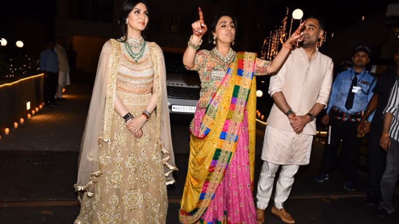 बेटे की शादी के बाद खुशी से झूमी नीतू कपूर, रिसेप्शन को लेकर बहन रिद्धिमा ने दी ये बड़ी जानकारी बेटे की शादी के बाद खुशी से झूमी नीतू कपूर, रिसेप्शन को लेकर बहन रिद्धिमा ने दी ये बड़ी जानकारी