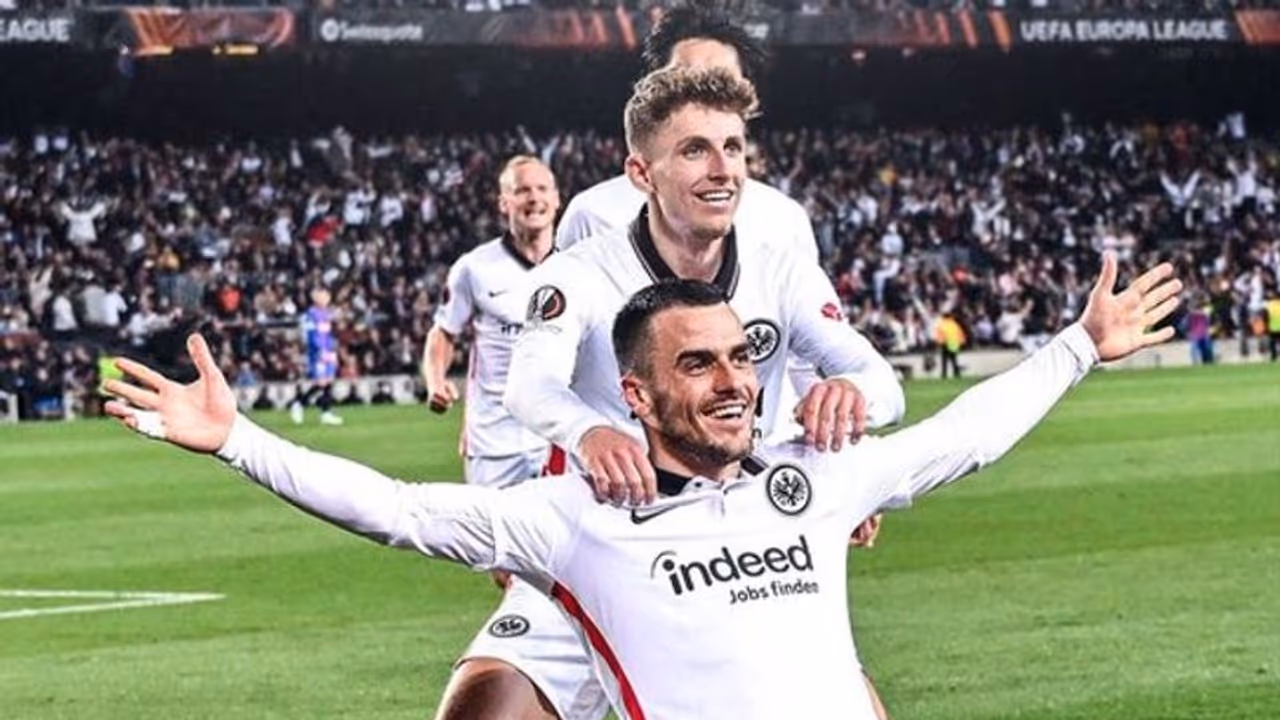 യൂറോപ്പയില് ബാഴ്സലോണയ്ക്ക് പൂട്ടിട്ട് എന്ട്രാഷ് ഫ്രാങ്ക്ഫര്ട്ട്; സെമി കാണാതെ പുറത്ത് യൂറോപ്പയില് ബാഴ്സലോണയ്ക്ക് പൂട്ടിട്ട് എന്ട്രാഷ് ഫ്രാങ്ക്ഫര്ട്ട്; സെമി കാണാതെ പുറത്ത്