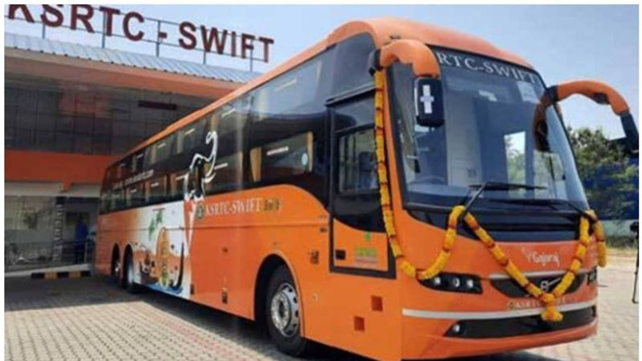 വടക്കഞ്ചേരി അപകടം: സ്വിഫ്റ്റ് ബസുകൾക്ക് 110 കിമീ വേഗപരിധി നിശ്ചയിച്ച തീരുമാനം വിവാദത്തിൽ 