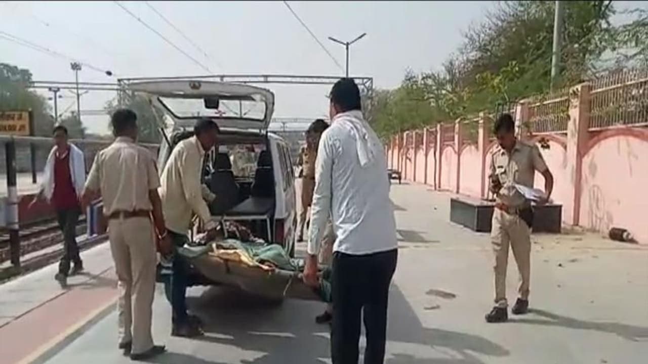 प्यार में ऐसी पागल हुई कि प्रेमी संग उठाया खौफनाक कदम, उसी की कमाई से चलता था परिवार, राजस्थान की शॉकिंग खबर प्यार में ऐसी पागल हुई कि प्रेमी संग उठाया खौफनाक कदम, उसी की कमाई से चलता था परिवार, राजस्थान की शॉकिंग खबर