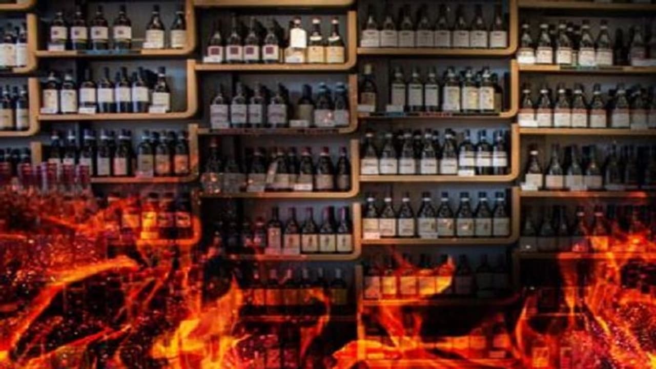 बुलंदशहर में अम्बेडकर जयंती पर युवकों ने गुस्से में आकर फूंक दिया शराब का ठेका, जानिए पूरा मामला बुलंदशहर में अम्बेडकर जयंती पर युवकों ने गुस्से में आकर फूंक दिया शराब का ठेका, जानिए पूरा मामला