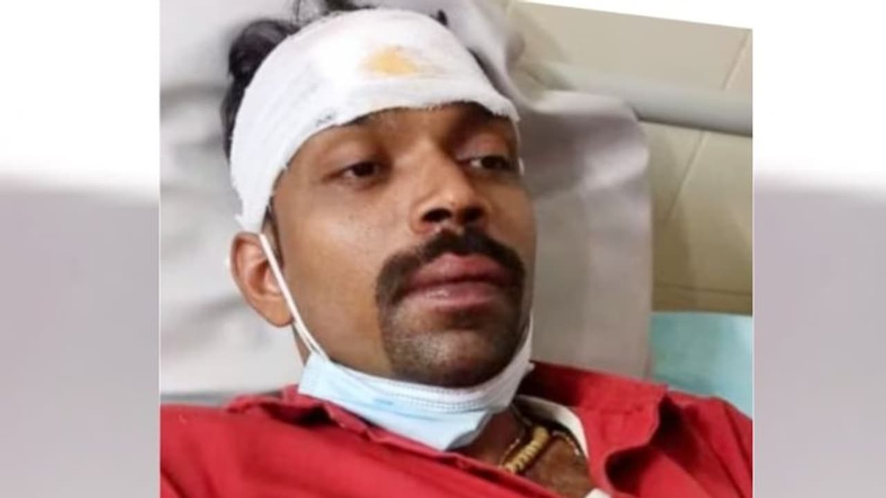 കോഴിക്കോട് ബിജെപി പ്രവർത്തകന് വെട്ടേറ്റു, പിന്നിൽ സിപിഎം എന്ന് ആരോപണം കോഴിക്കോട് ബിജെപി പ്രവർത്തകന് വെട്ടേറ്റു, പിന്നിൽ സിപിഎം എന്ന് ആരോപണം