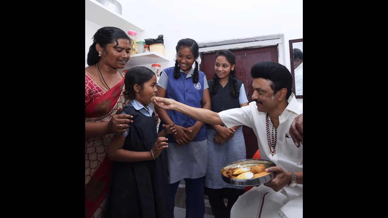 நரிக்குறவர் வீட்டிற்கு சென்றதால் நான் விளம்பர பிரியனா? எதிர்கட்சிகளுக்கு பதிலடி கொடுத்த முதலமைச்சர் ஸ்டாலின்