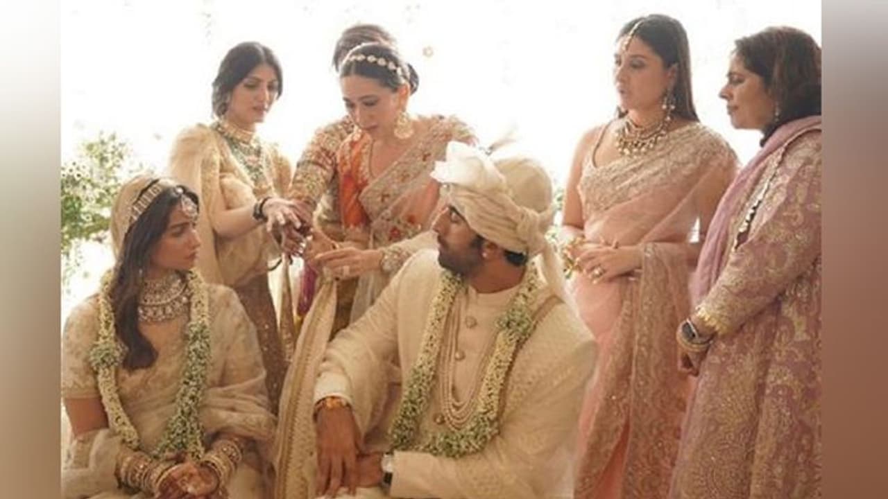 करिश्मा कपूर ने बांधा भाई रणबीर का आलिया संग गठबंधन, दूल्हा दुल्हन ने इस वजह से नहीं लिए 7 फेरे