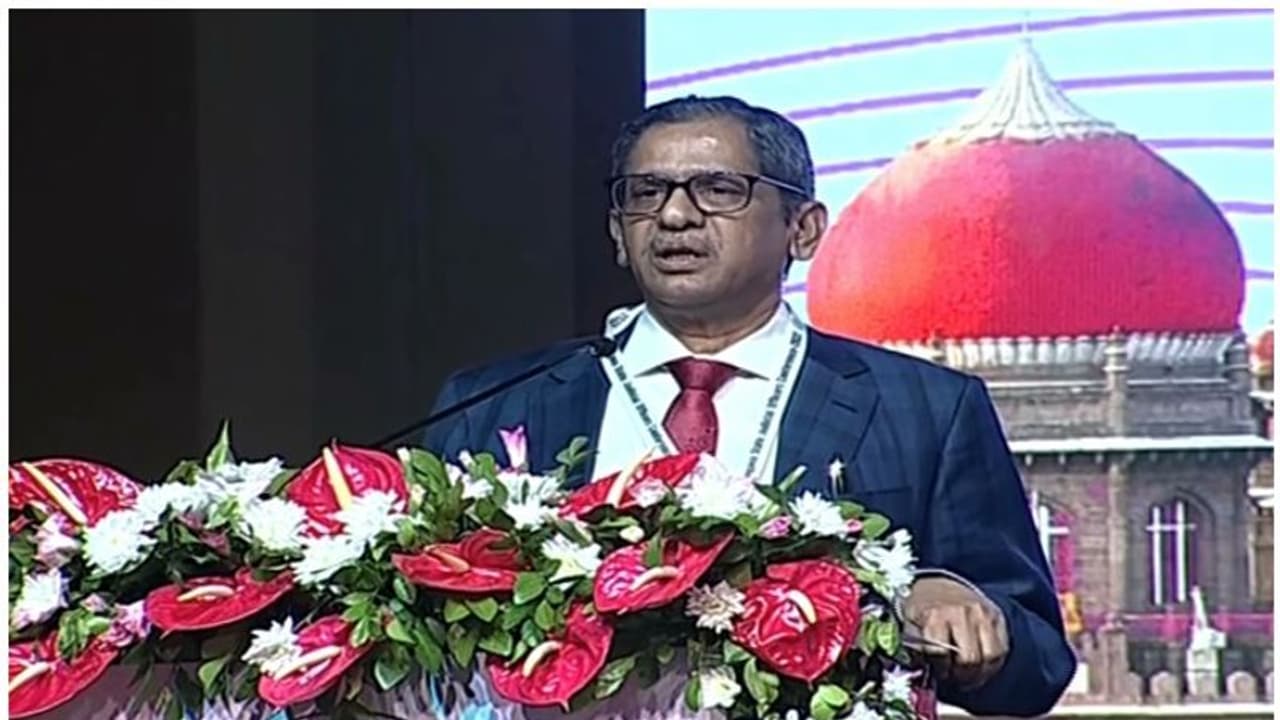 കോടതികൾക്ക് നിലവിൽ അമിതഭാരം; ആവശ്യത്തിന് കോടതികൾ ഇല്ലാതെ നീതി നടപ്പാവില്ലെന്നും ചീഫ് ജസ്റ്റിസ് കോടതികൾക്ക് നിലവിൽ അമിതഭാരം; ആവശ്യത്തിന് കോടതികൾ ഇല്ലാതെ നീതി നടപ്പാവില്ലെന്നും ചീഫ് ജസ്റ്റിസ്