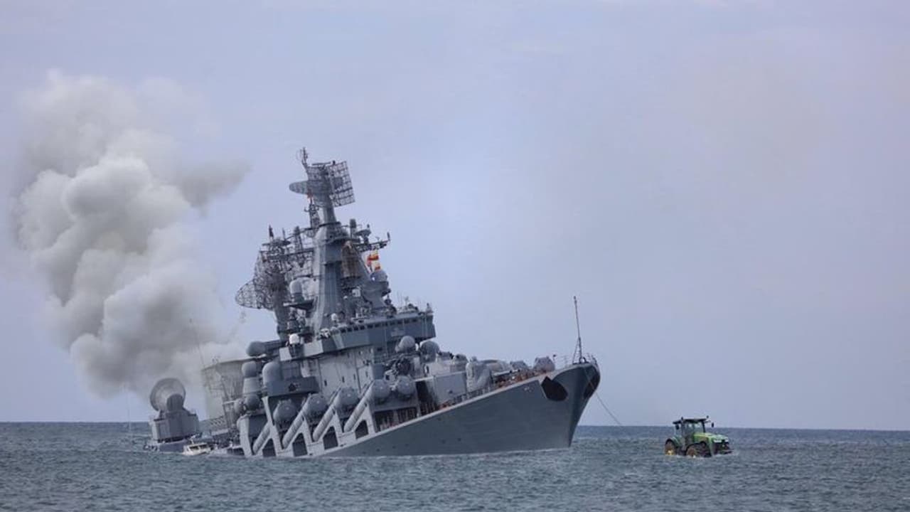 உக்ரைன் தாக்குதல்..? கருங்கடலில் முழ்கிய ரஷ்யாவின் மிக பெரிய போர் கப்பல்.. அதிர்ச்சியில் புதின்.. உக்ரைன் தாக்குதல்..? கருங்கடலில் முழ்கிய ரஷ்யாவின் மிக பெரிய போர் கப்பல்.. அதிர்ச்சியில் புதின்..