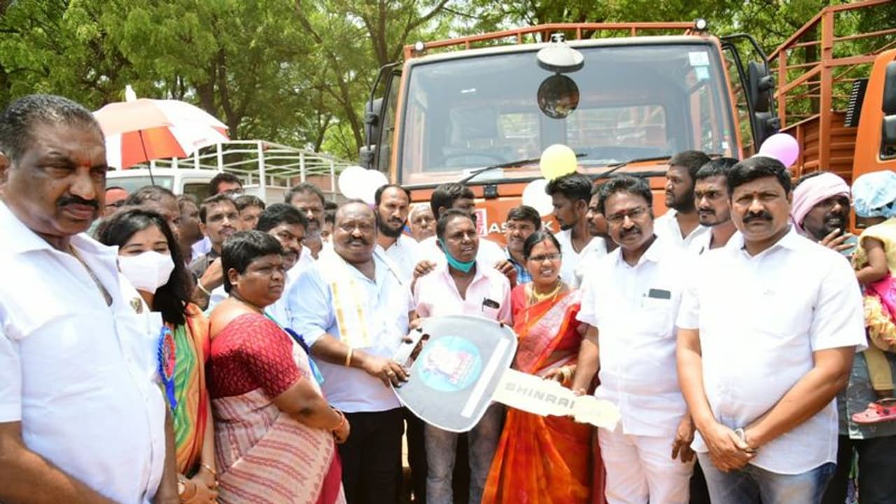 Telangana: దళిత బంధు పథకం కింద 769 వాహనాలను పంపిణీ 