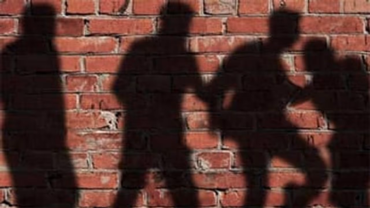 பிஜேபியில் முக்கிய பொறுப்பில் இருக்கிறேன்.. என்ன ஒன்னும் பண்ண முடியாது.. கூலிப்படை ஏவி ரவுடித்தனம். பிஜேபியில் முக்கிய பொறுப்பில் இருக்கிறேன்.. என்ன ஒன்னும் பண்ண முடியாது.. கூலிப்படை ஏவி ரவுடித்தனம்.