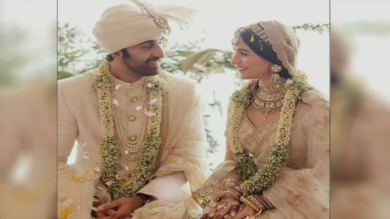 न्यूली वेड कपल आलिया रणबीर कपूर रिसेप्शन के बदले करने वाले हैं आज ये काम, वास्तु में सजेगी सितारों की महफिल