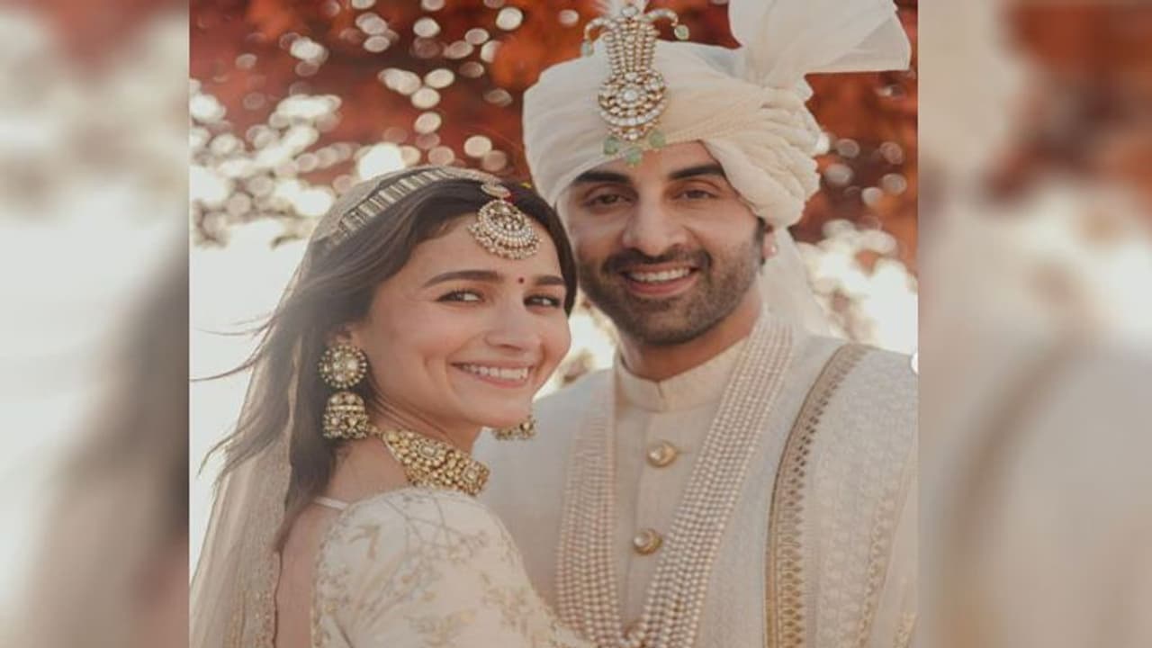 চুরি যাওয়া জুতোর দর উঠেছিল সাড়ে ১১ কোটি, শালিদের কত টাকা করে দিতে হয়েছিল রণবীরকে চুরি যাওয়া জুতোর দর উঠেছিল সাড়ে ১১ কোটি, শালিদের কত টাকা করে দিতে হয়েছিল রণবীরকে