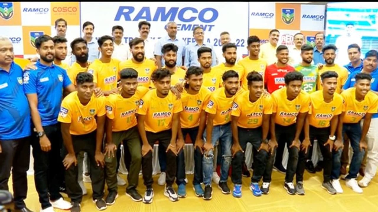 Santosh Trophy : പയ്യനാട് ജനസാഗരമാകും! സന്തോഷ് ട്രോഫിയില് ഇന്ന് കേരളം ബംഗാള് കലാശപ്പോര് Santosh Trophy : പയ്യനാട് ജനസാഗരമാകും! സന്തോഷ് ട്രോഫിയില് ഇന്ന് കേരളം ബംഗാള് കലാശപ്പോര്