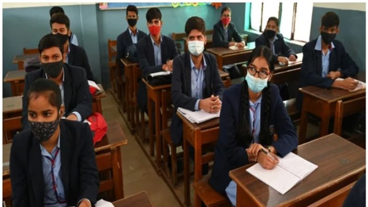 Covid 19 cases ಶಾಲೆಗಳಲ್ಲಿ ಕ್ರೀಡೆ, ಸಾಂಸ್ಕೃತಿಕ ಚಟುವಟಿಕೆ ನಿಷೇಧ, ಜಾರ್ಖಂಡ್ ಮಾರ್ಗಸೂಚಿ ಪ್ರಕಟ! Covid 19 cases ಶಾಲೆಗಳಲ್ಲಿ ಕ್ರೀಡೆ, ಸಾಂಸ್ಕೃತಿಕ ಚಟುವಟಿಕೆ ನಿಷೇಧ, ಜಾರ್ಖಂಡ್ ಮಾರ್ಗಸೂಚಿ ಪ್ರಕಟ!