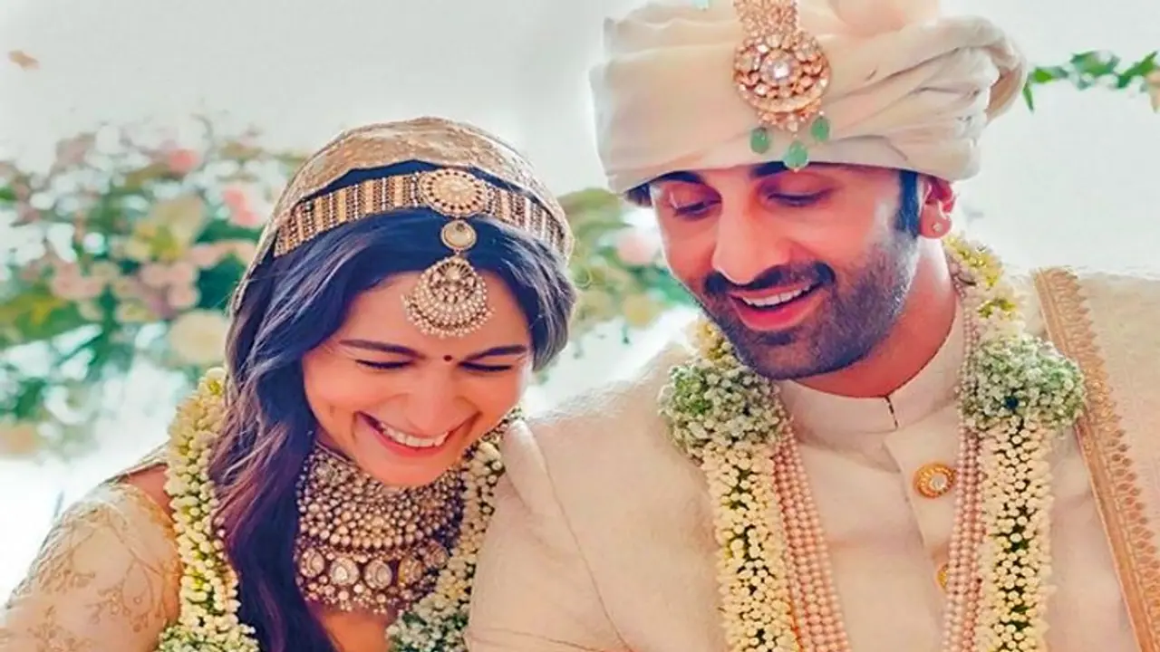 রণবীর কাপুর ও আলিয়া ভাটের প্রথম সন্তান হবে এই বছরে, জেনে নিন কি বলছে ভবিষ্যদ্বাণী রণবীর কাপুর ও আলিয়া ভাটের প্রথম সন্তান হবে এই বছরে, জেনে নিন কি বলছে ভবিষ্যদ্বাণী