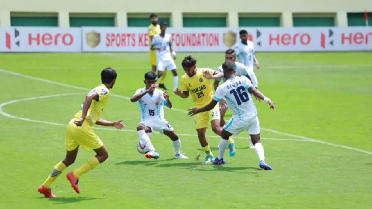 Santosh Trophy : സന്തോഷ് ട്രോഫിക്ക് മലപ്പുറത്ത് ആവേശത്തുടക്കം; ആദ്യ ജയം ബംഗാളിന് Santosh Trophy : സന്തോഷ് ട്രോഫിക്ക് മലപ്പുറത്ത് ആവേശത്തുടക്കം; ആദ്യ ജയം ബംഗാളിന്
