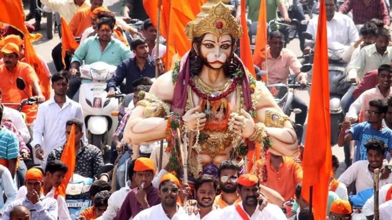 खरगोन हिंसा के बाद हनुमान जयंती पर शिवराज सरकार अलर्ट: भोपाल में जुलूस निकालने की परमिशन रद्द, पुलिस तैनात खरगोन हिंसा के बाद हनुमान जयंती पर शिवराज सरकार अलर्ट: भोपाल में जुलूस निकालने की परमिशन रद्द, पुलिस तैनात