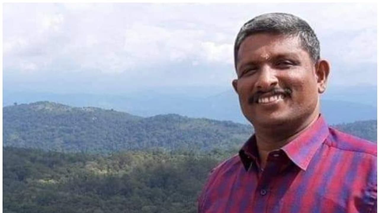 ശ്രീനിവാസന് വധം: പ്രതികള് കേരളത്തില് തന്നെ, ഉടന് പിടിയിലാകുമെന്ന് എഡിജിപി വിജയ് സാഖറെ ശ്രീനിവാസന് വധം: പ്രതികള് കേരളത്തില് തന്നെ, ഉടന് പിടിയിലാകുമെന്ന് എഡിജിപി വിജയ് സാഖറെ