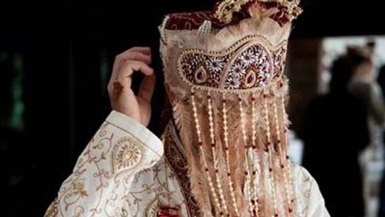 मध्य प्रदेश में शादी वाले दिन दूल्हा गिरफ्तार, किया ऐसा गंदा काम की हर कोई शॉक्ड, दुल्हन ने भी तोड़ा रिश्ता मध्य प्रदेश में शादी वाले दिन दूल्हा गिरफ्तार, किया ऐसा गंदा काम की हर कोई शॉक्ड, दुल्हन ने भी तोड़ा रिश्ता