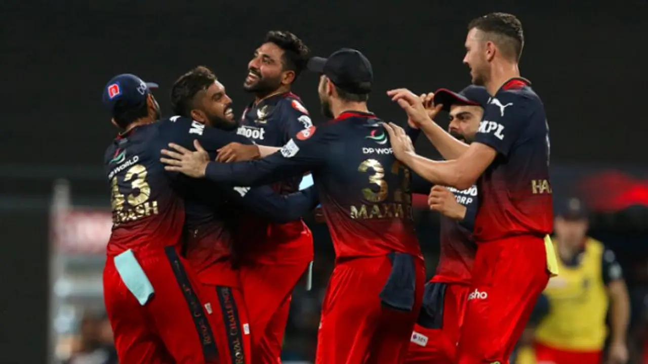 IPL 2022, RCB vs DC: कार्तिक मैक्सवेल की बल्लेबाजी से जीता बेंगलुरू, वार्नर की आतिशी पारी दिल्ली के काम न आई IPL 2022, RCB vs DC: कार्तिक मैक्सवेल की बल्लेबाजी से जीता बेंगलुरू, वार्नर की आतिशी पारी दिल्ली के काम न आई