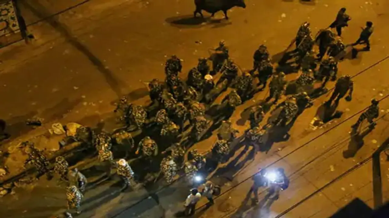 Jahangirpuri violence: 14 arrested, ten teams of Crime Branch and Special Cell formed; 10 updates Jahangirpuri violence: 14 arrested, ten teams of Crime Branch and Special Cell formed; 10 updates